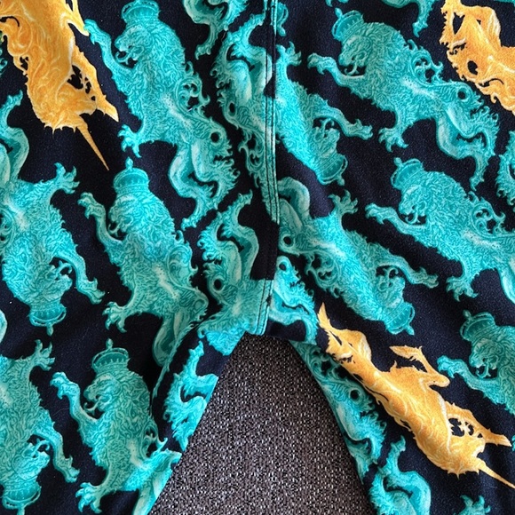 LuLaRoe lion print leggings OS. - Picture 5 of 5